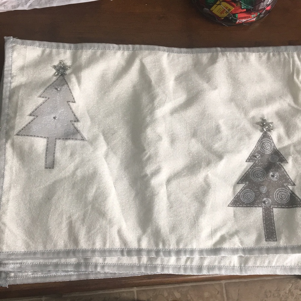 Set Of 5 Silver Tree 🌲 Place Mats